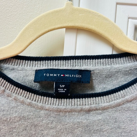 Tommy Hilfiger Gray Crewneck Sweater with Embroidered Logo - Picture 3 of 5